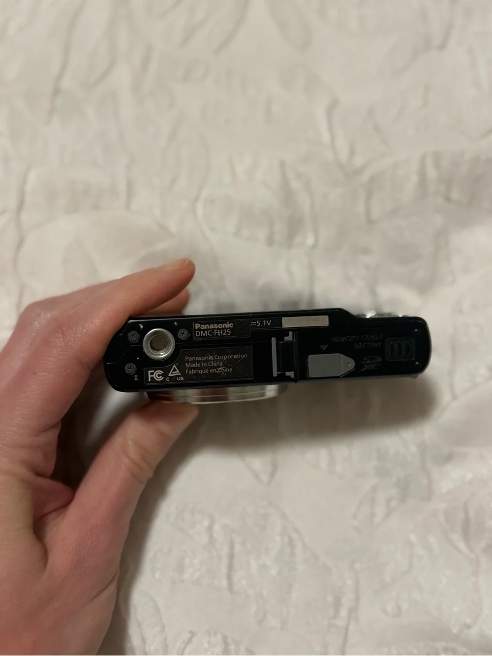 Panasonic Lumix Dmc-Fh25 16.1 Mp Digital Camera with Leica 8x Optical Zoom